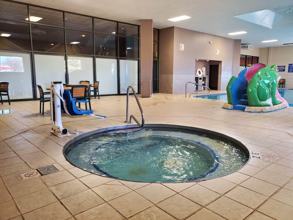 AmericInn by Wyndham Watertown 15/50