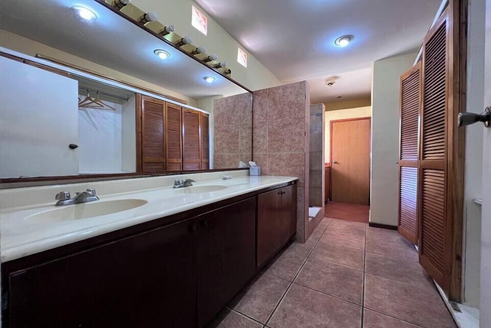 Visa Lodge 4/31