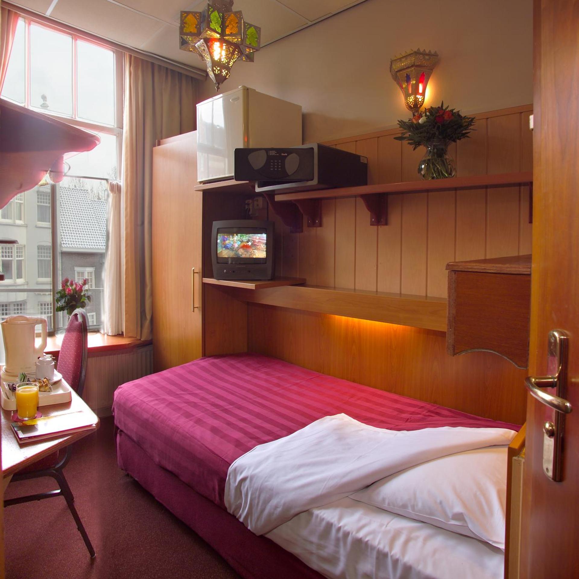 Room at Nadia Hotel, AMSTERDAM
