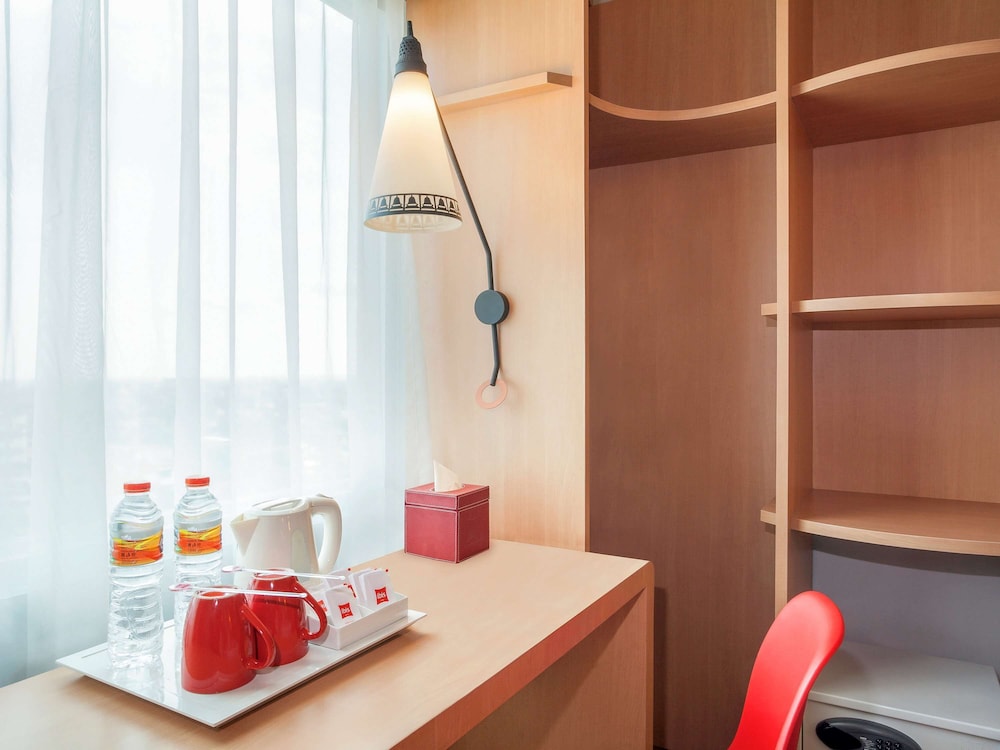 IBIS YOGYAKARTA ADI SUCIPTO 19/54