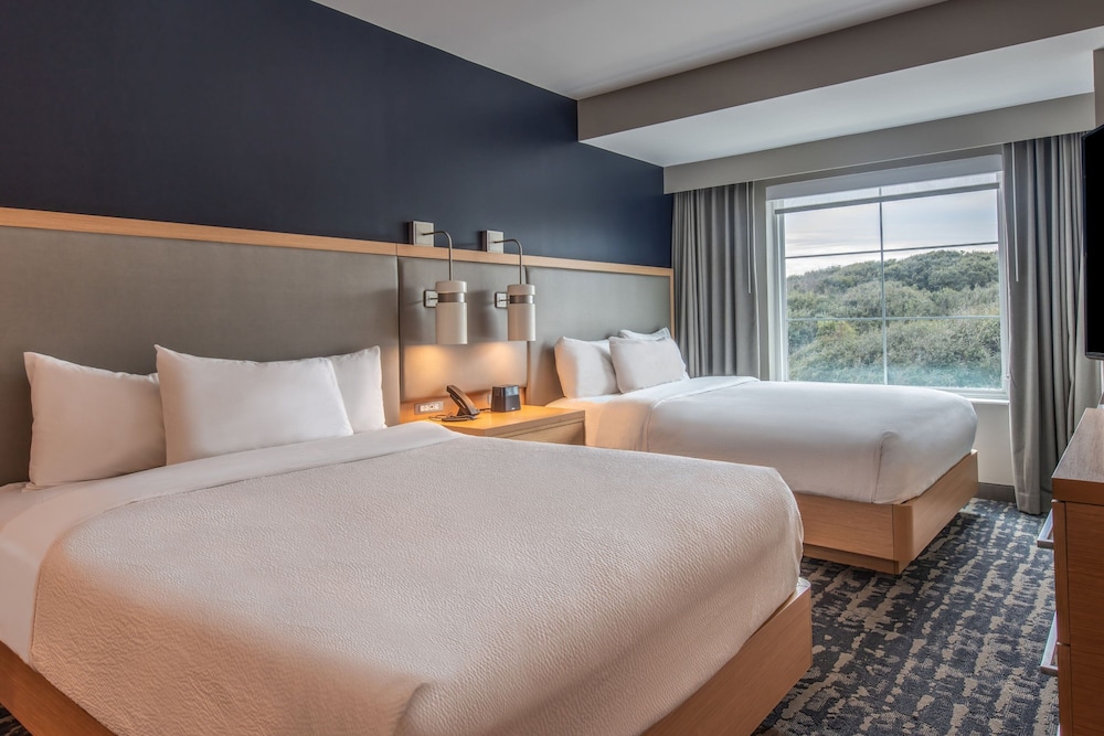 1 Bedroom, Island, Suite, 2 Queen Beds, Sofa
