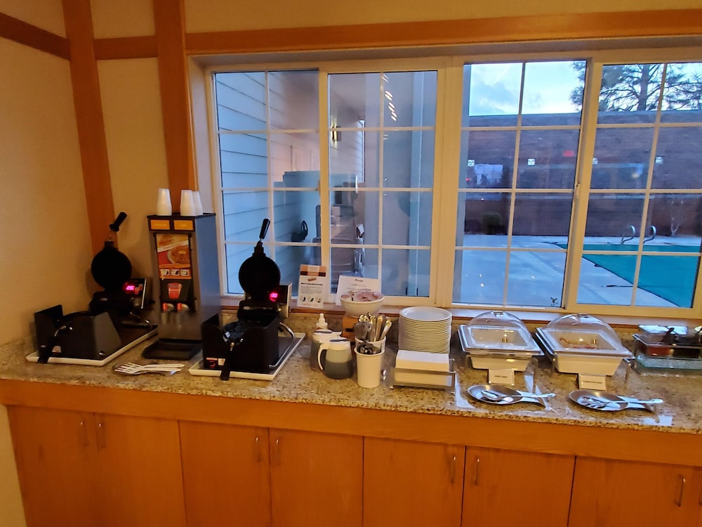 Country Inn & Suites by Radisson, Bend near Pilot Butte 26/50