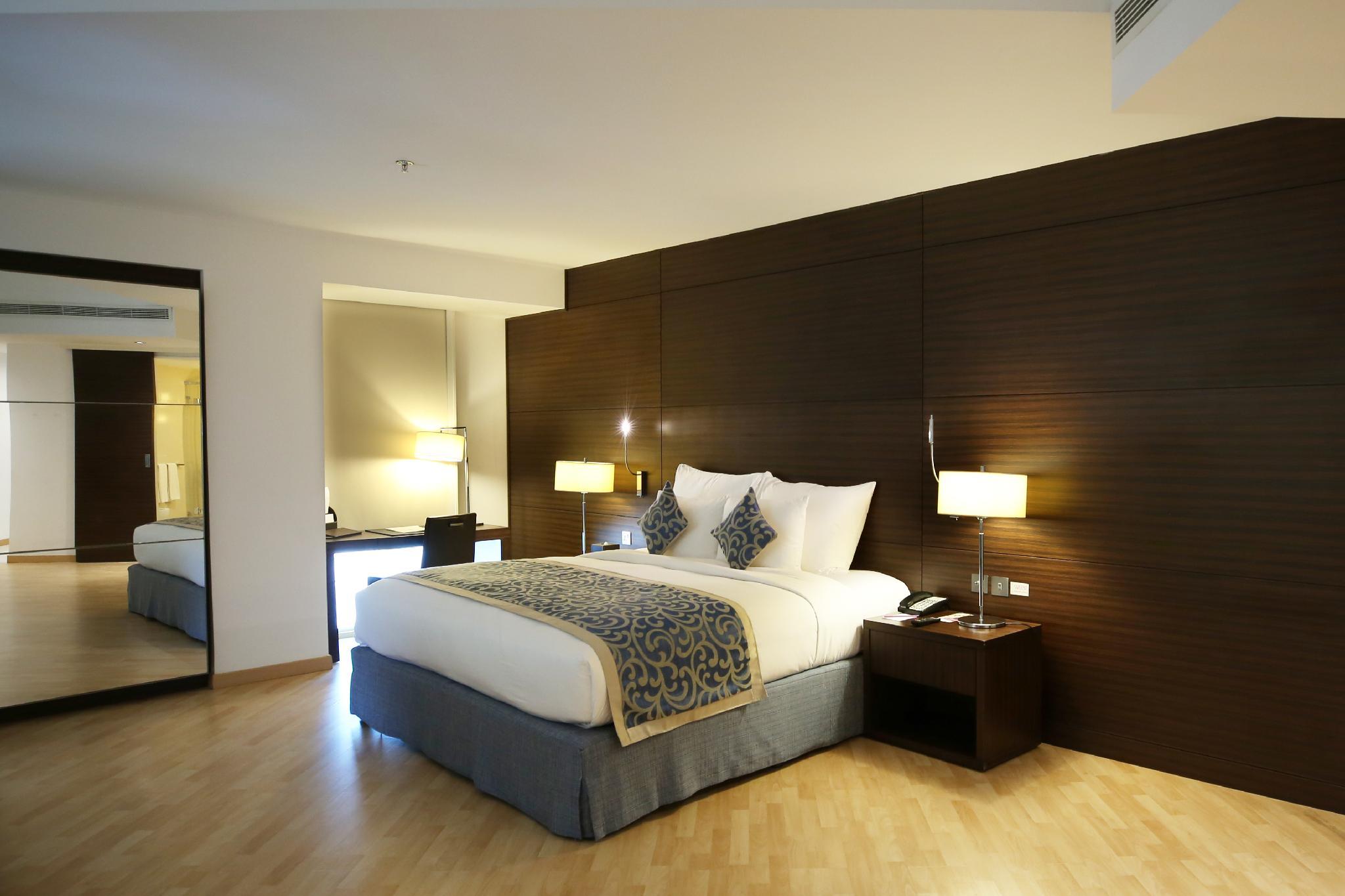 Avenue, Suite, King Bed