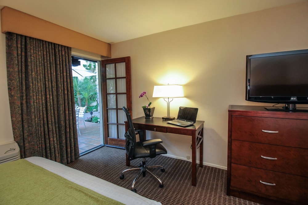 Best Western Plus Carpinteria Inn 40/42