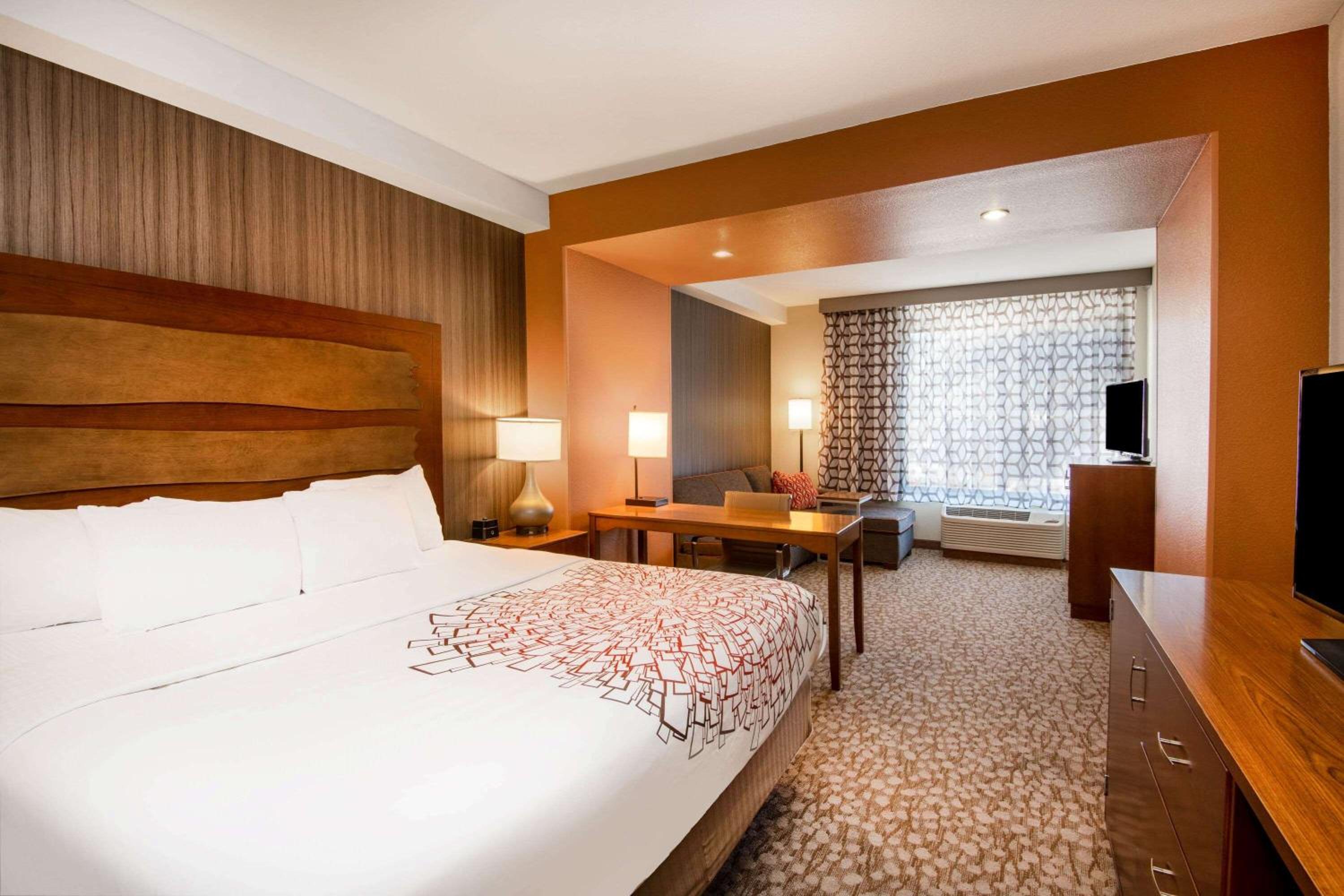 Deluxe, Suite, King Bed, Sofa