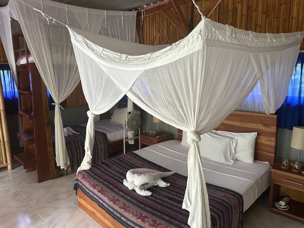 ECONOMY, TWIN BEDS