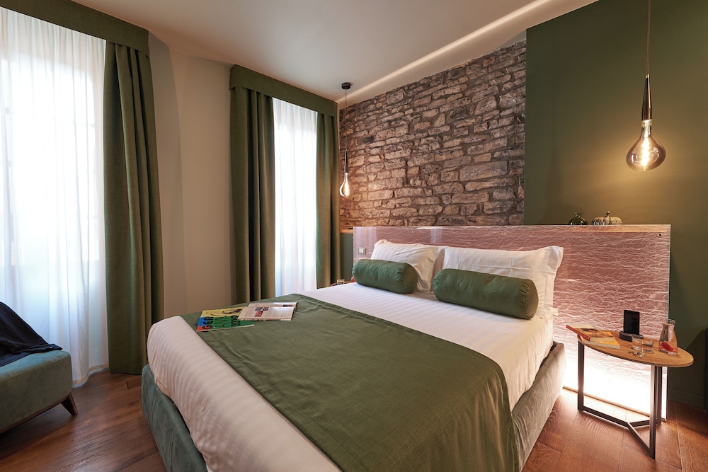 73 Boutique Hotel 10/43
