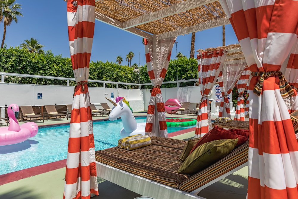 Float Palm Springs 39/50