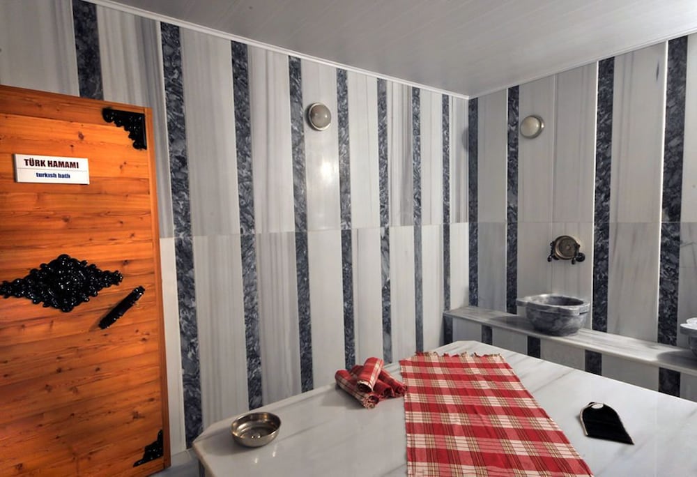 Rhiss Hotel Bostanci 32/64