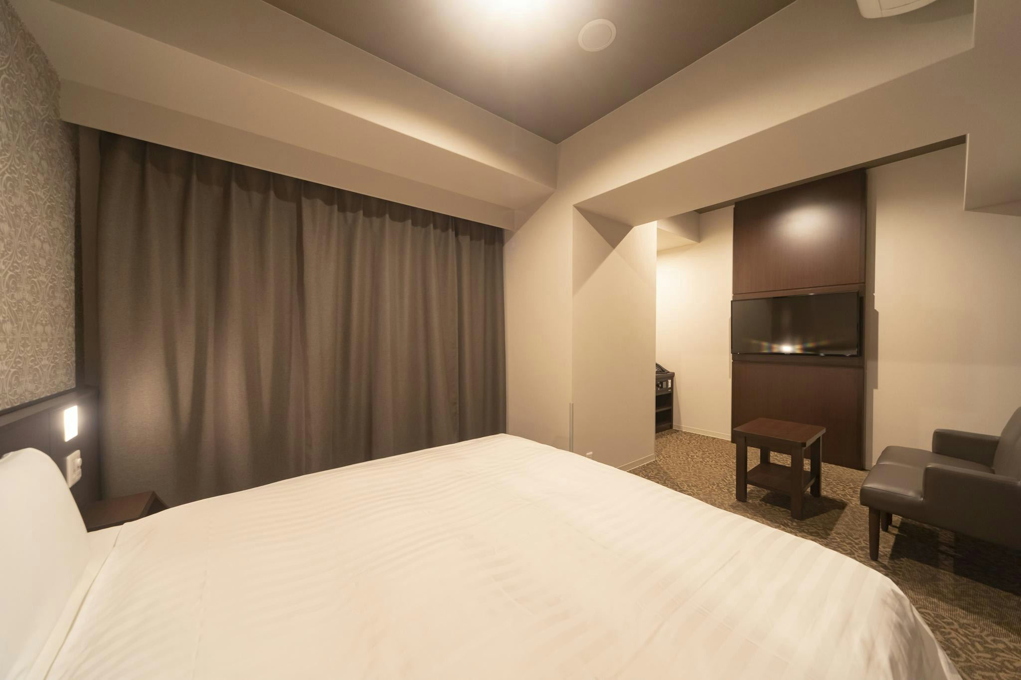 ROOM, KING BED