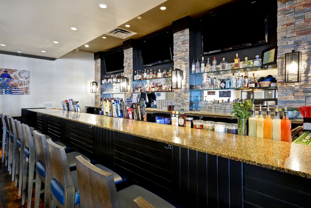 Holiday Inn Detroit Metro Airport 44/58