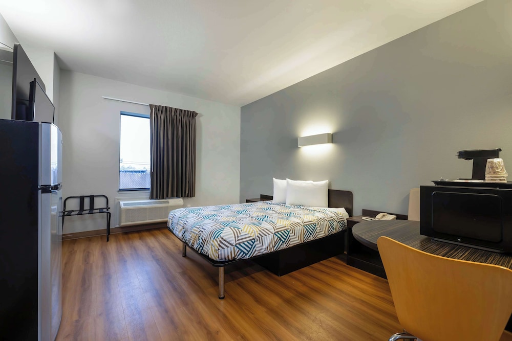 Studio6 Suites Texas City, TX – I-45 South 10/35