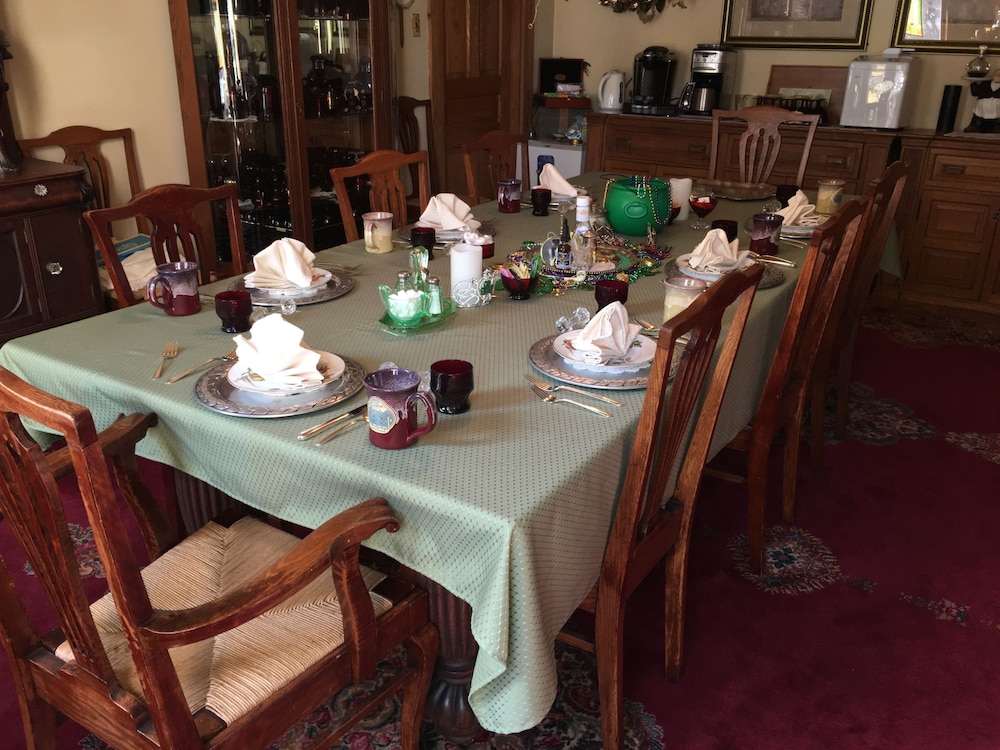 The Queen, A Victorian Bed and Breakfast 51/74