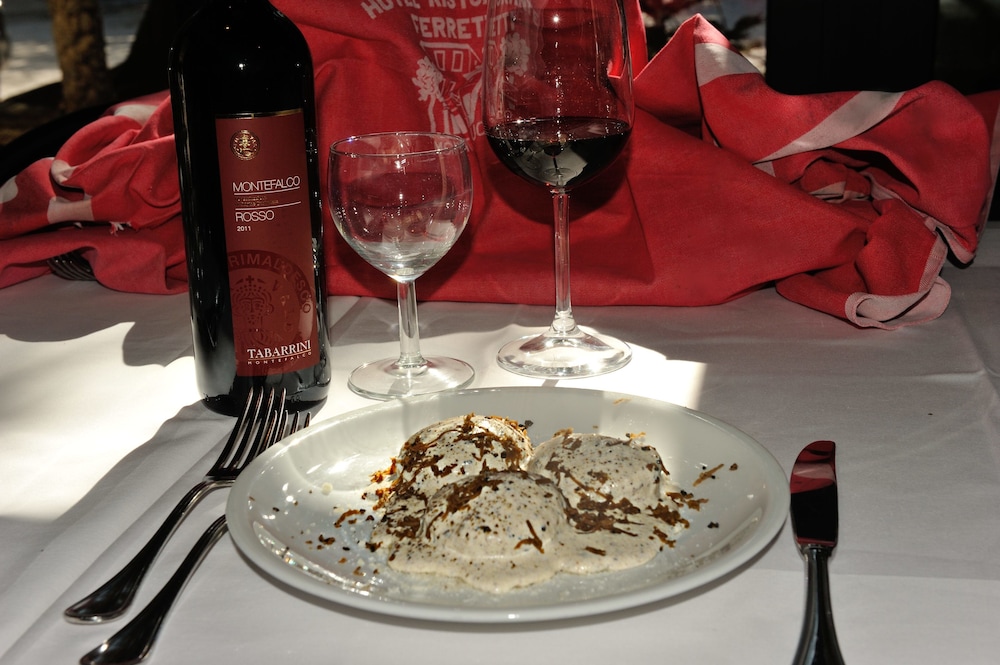 ALBERGO RISTORANTE FERRETTI 14/15