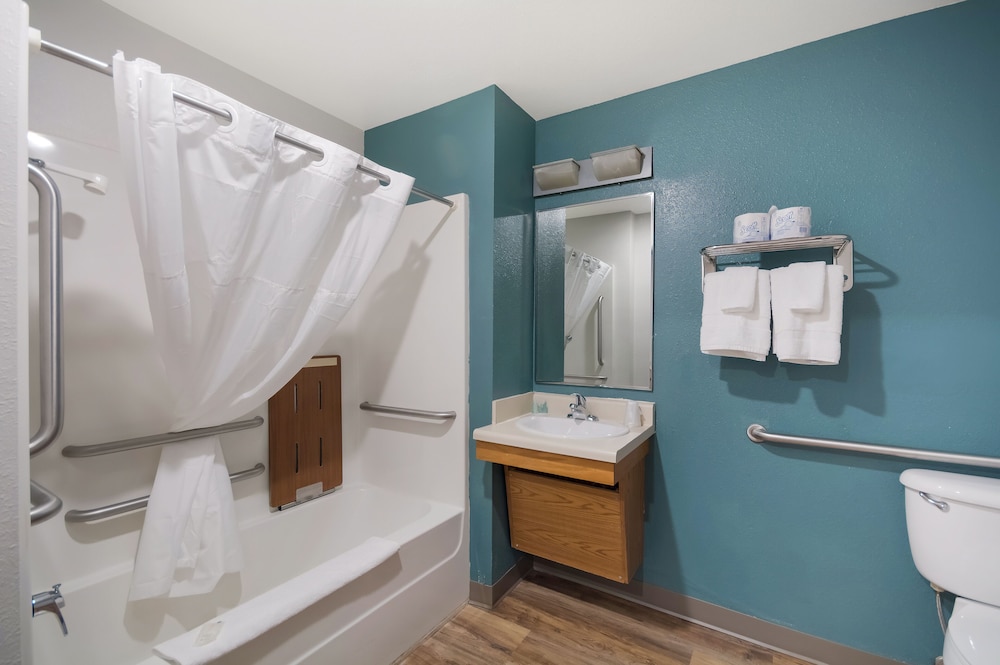 WoodSpring Suites Johnson City 19/20