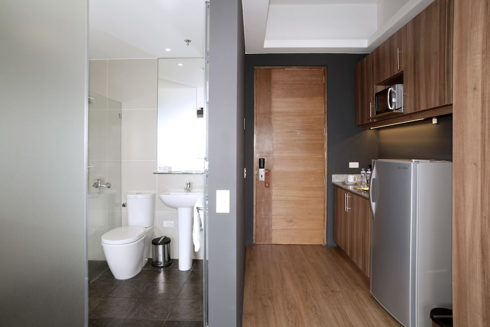 Azumi Boutique Hotel 72/73