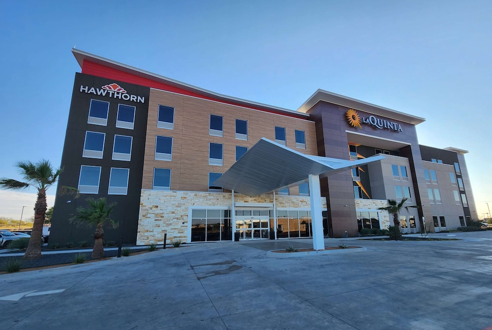 La Quinta Inn and Suites by Wyndham Del Rio 51/65