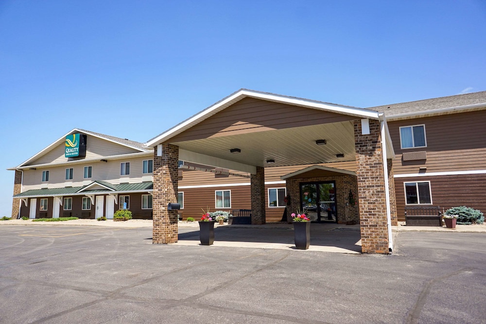 Quality Inn Suites Watertown 1/23