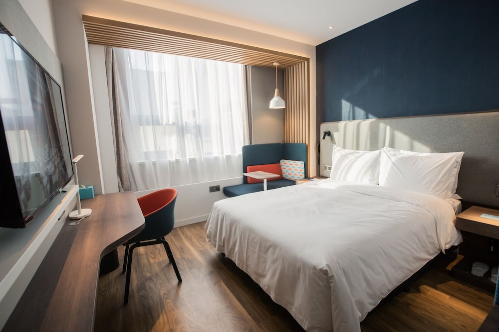 1 Bedroom, Suite, King Bed, Dining Area