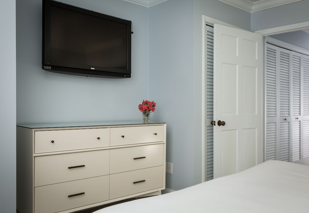 La Mer Beachfront Inn 22/38