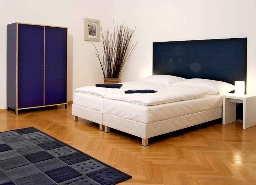 2 Bedrooms, Apartment