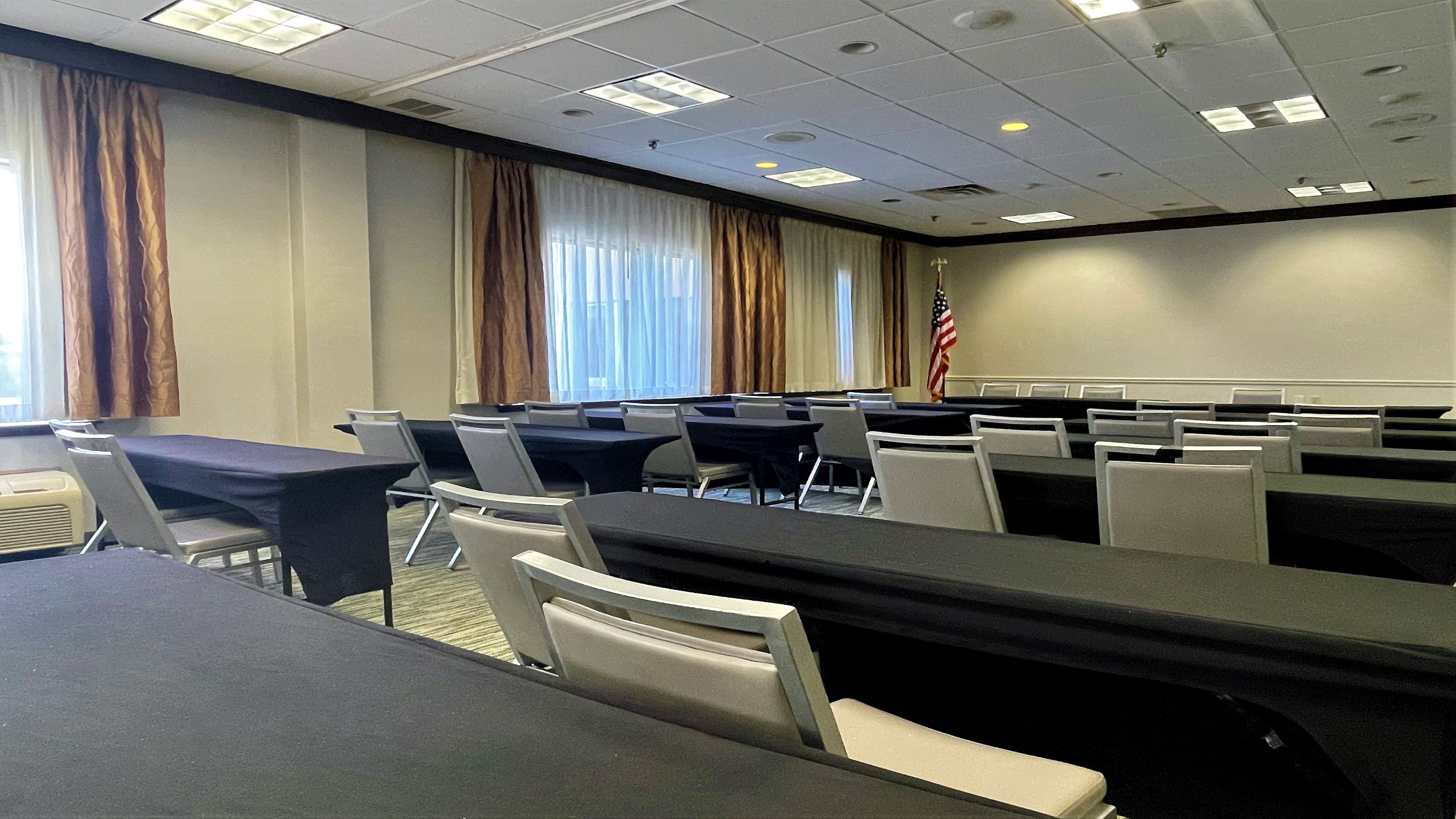 Holiday Inn Clark Newark Area Formerly Crowne Plaza Clark 42/54