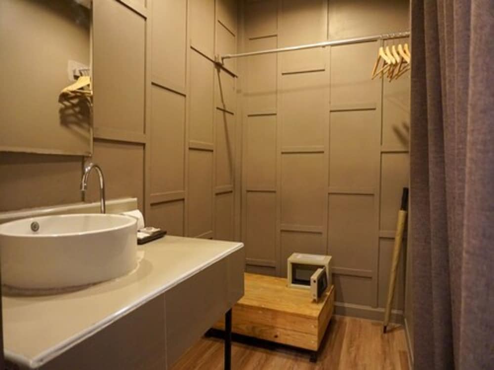 Hip Seaview Resort At Phi Phi 48/50