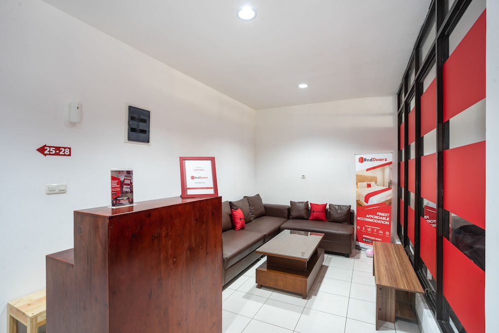 RedDoorz near Eka Hospital BSD City 22/29