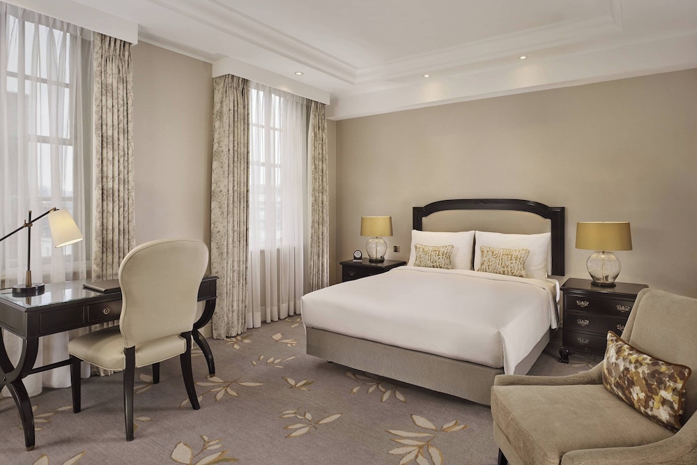 DELUXE, QUEEN BED