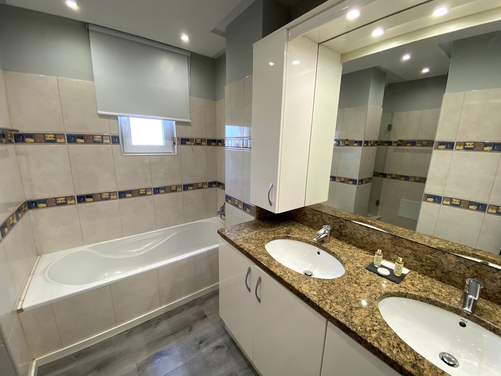 Luxury Beach Guest House 48/51
