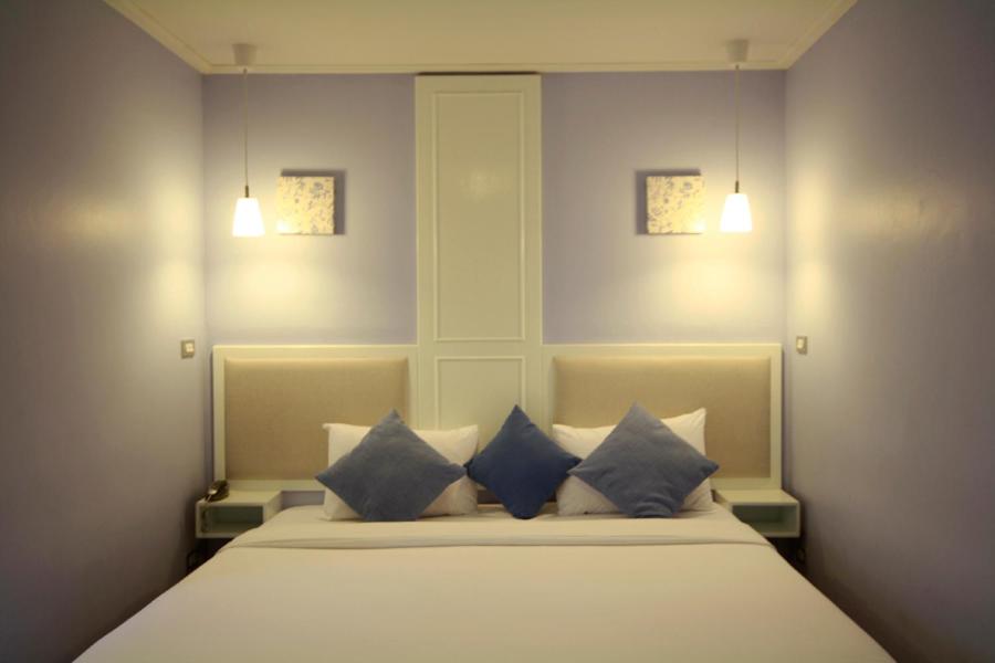 Hotel Alley 16/38