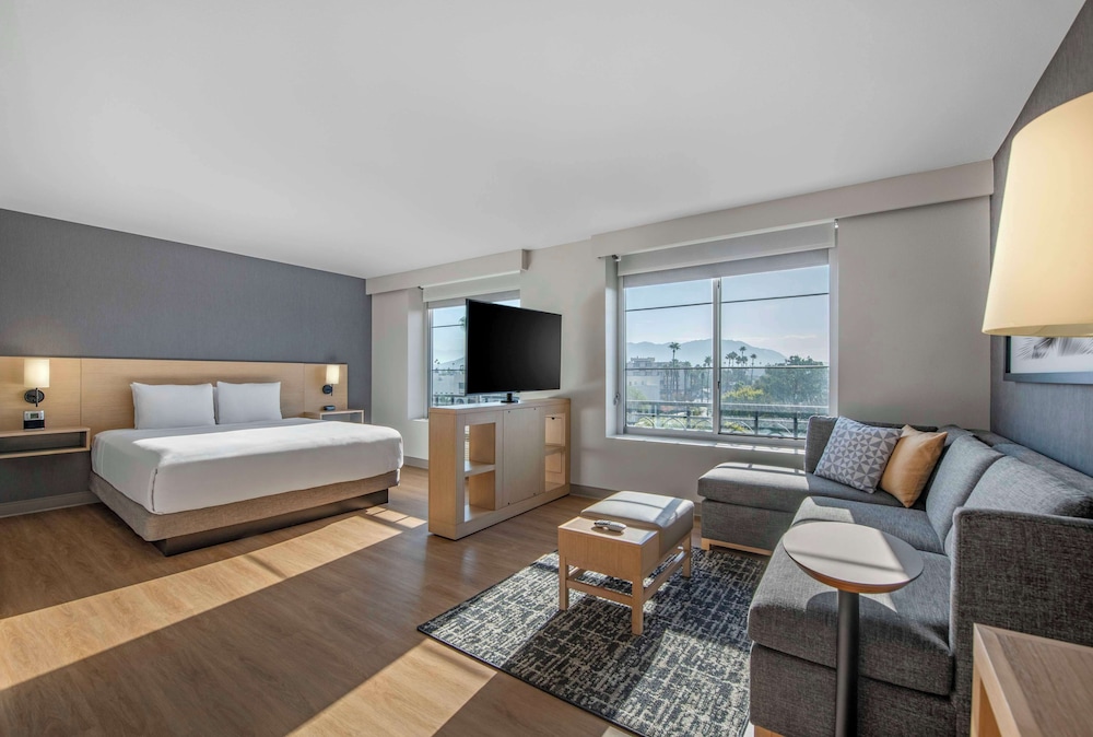 Hyatt Place Riverside Downtown 10/60