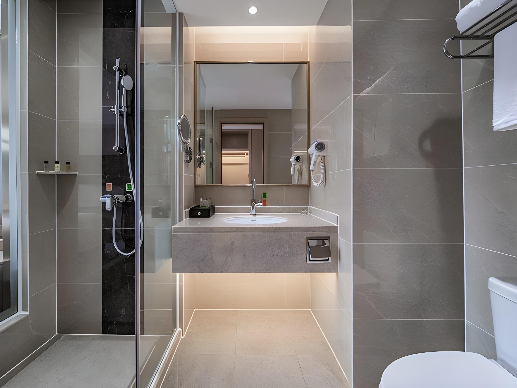 Vienna International Hotel (Shenzhen Huizhanwan Center) 50/50