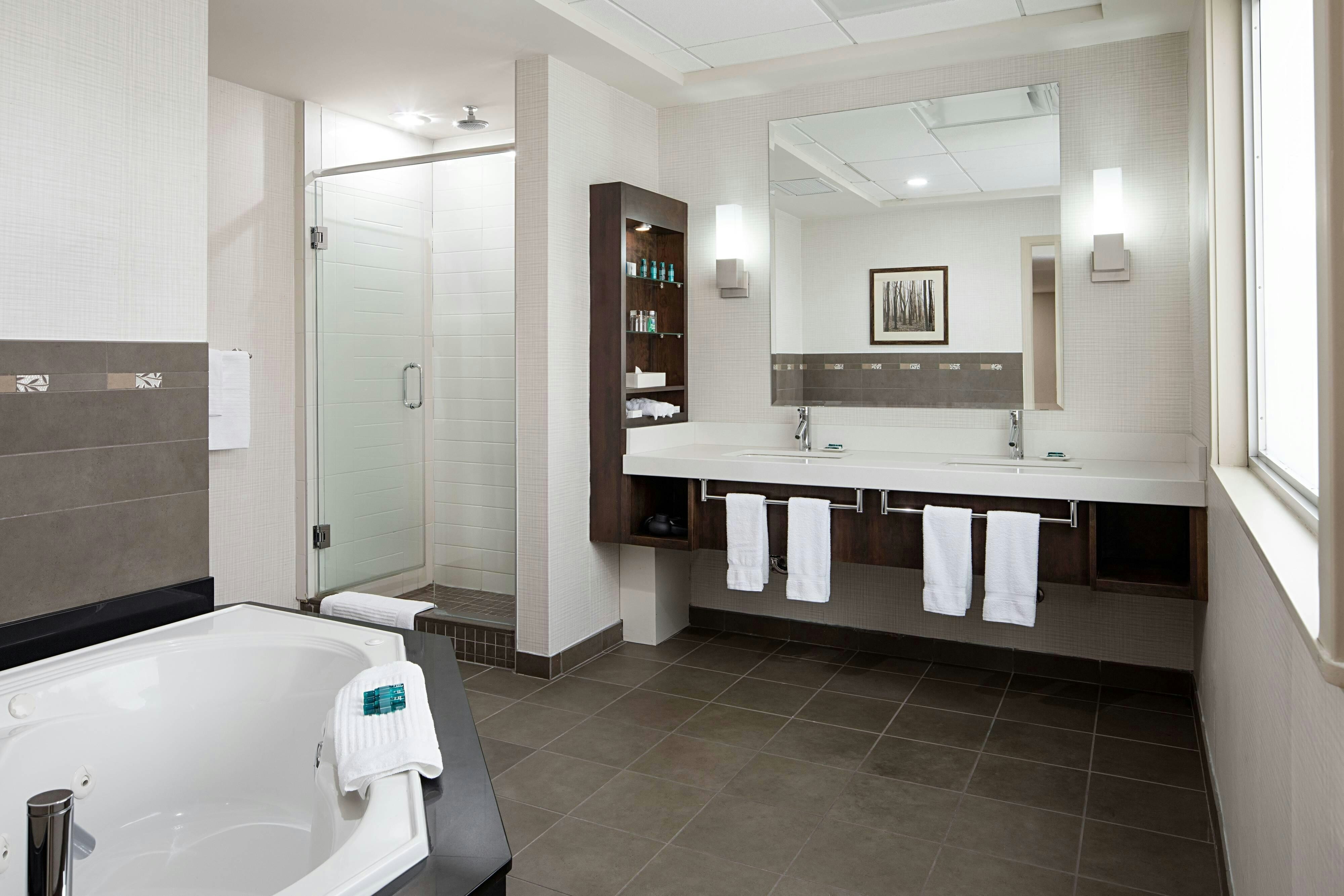 Delta Hotels By Marriott Calgary South 25/26