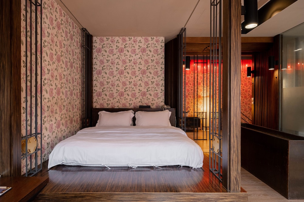 SUPERIOR, DOUBLE BED