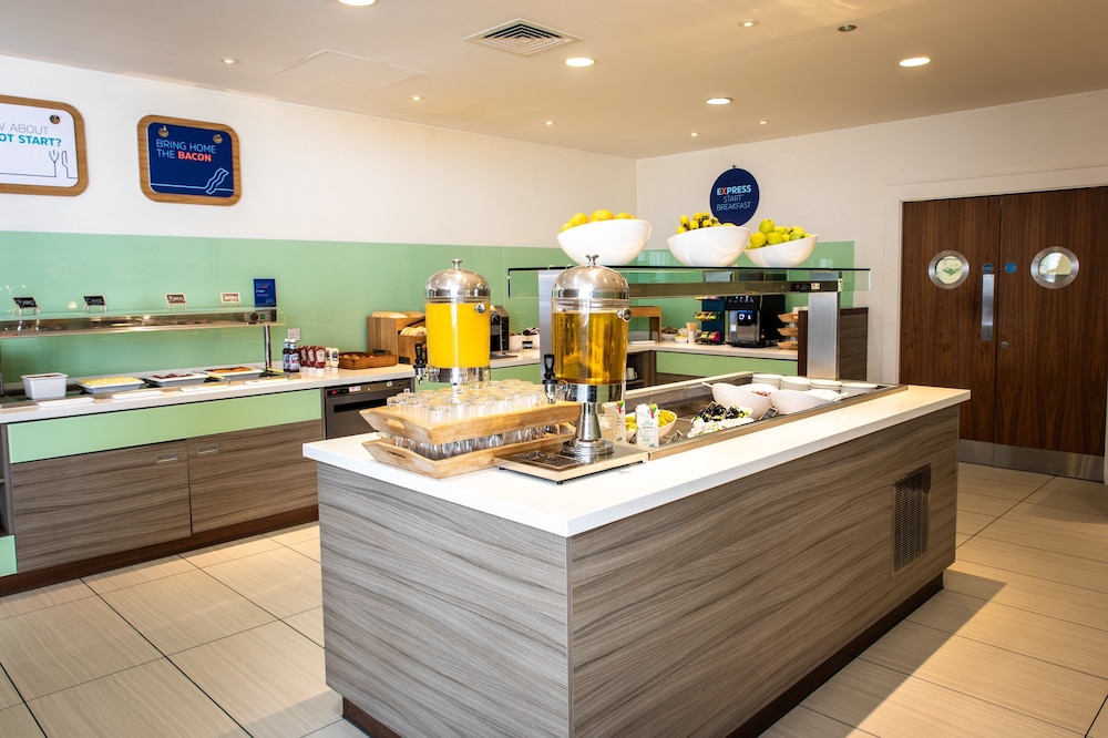 Holiday Inn Express London - Excel 43/64