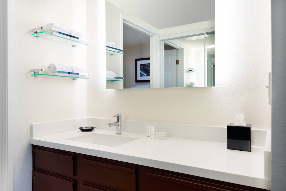 Residence Inn Las Vegas Hughes Center 47/48