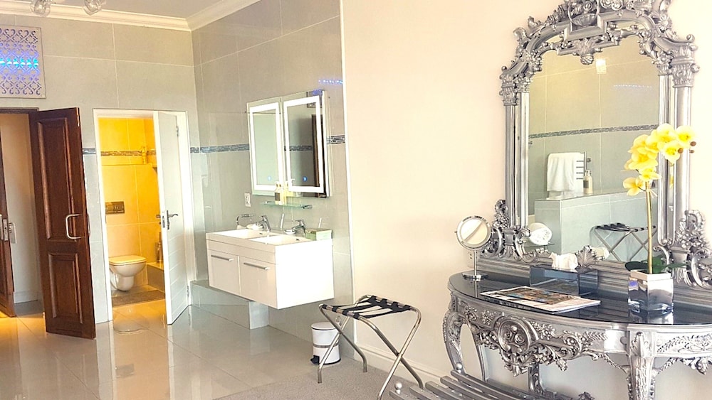 Misty Waves Boutique Hotel 79/79