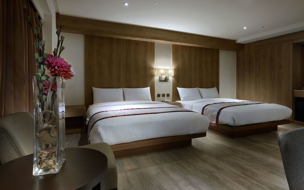 Cheng Pao Hotel 25/64