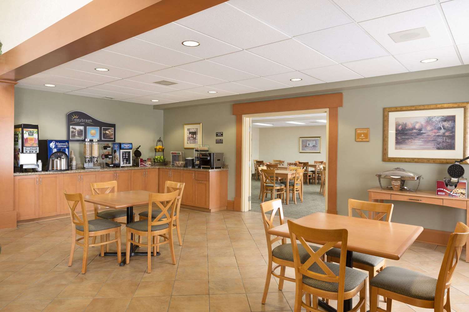 Days Inn By Wyndham Orillia 21/28