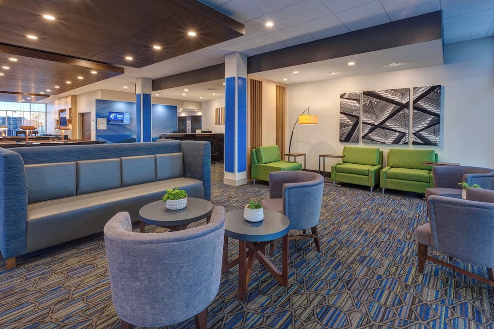 Holiday Inn Express and Suites Eau Claire West I-94, an IHG Hotel (ex Clarion Hotel Campus Area) 46/74