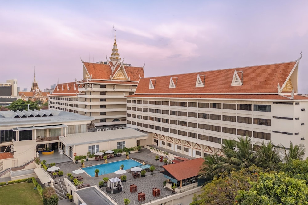 Cambodiana Hotel 2/50