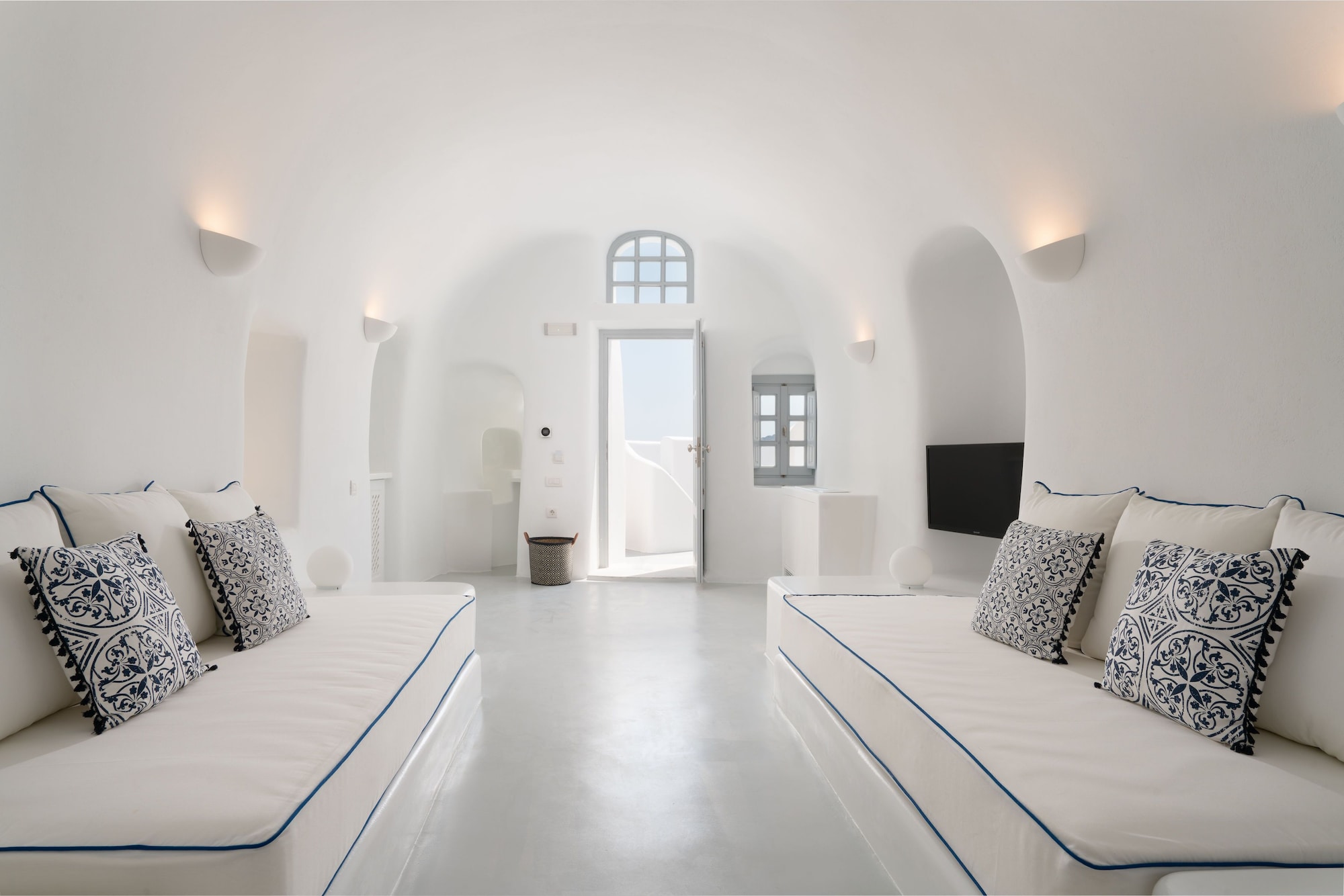 INTERIOR, GRAND, SUITE, CALDERA VIEW, PLUNGE POOL