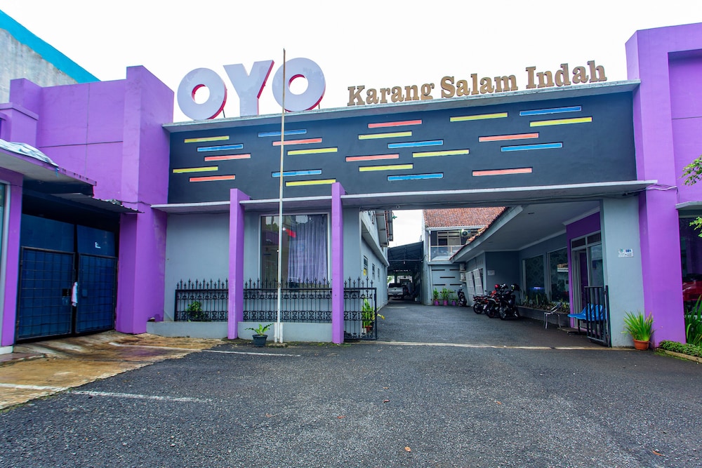 OYO 3042 Griya Karangsalam Indah in PURWOKERTO