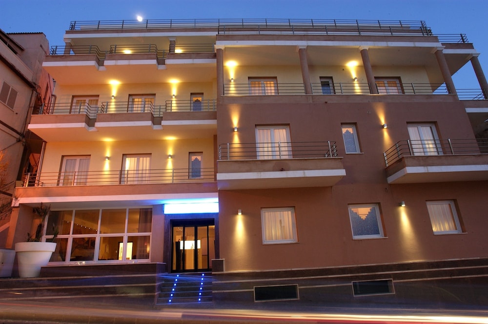 Janus Hotel 1/69