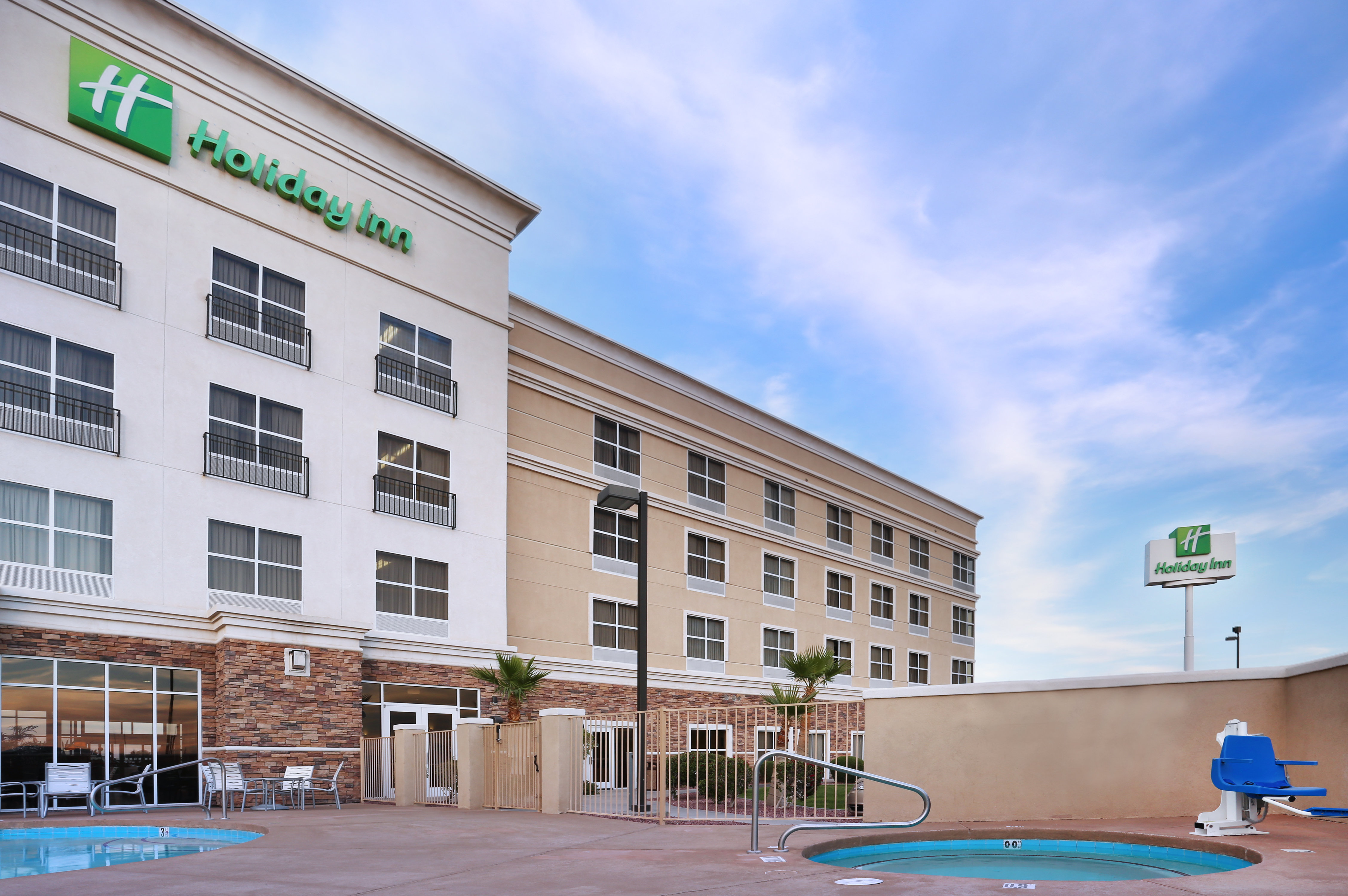 Holiday Inn Yuma 67/73
