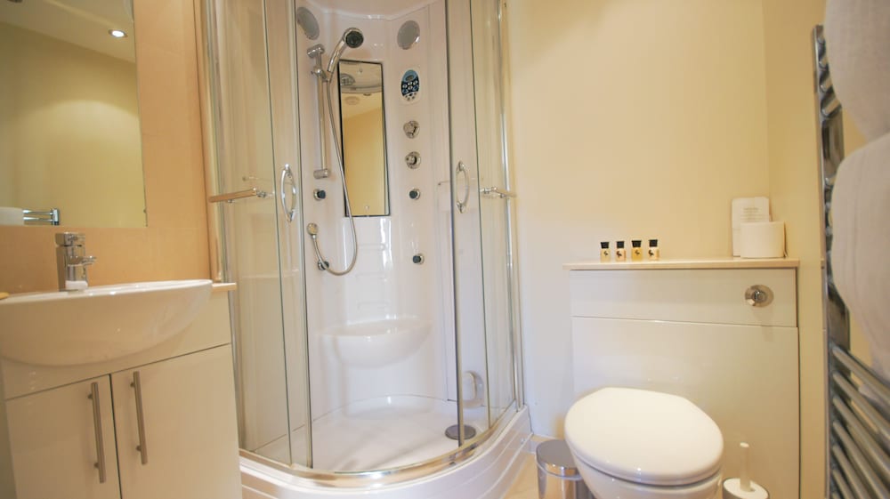 Crompton Court 38/38