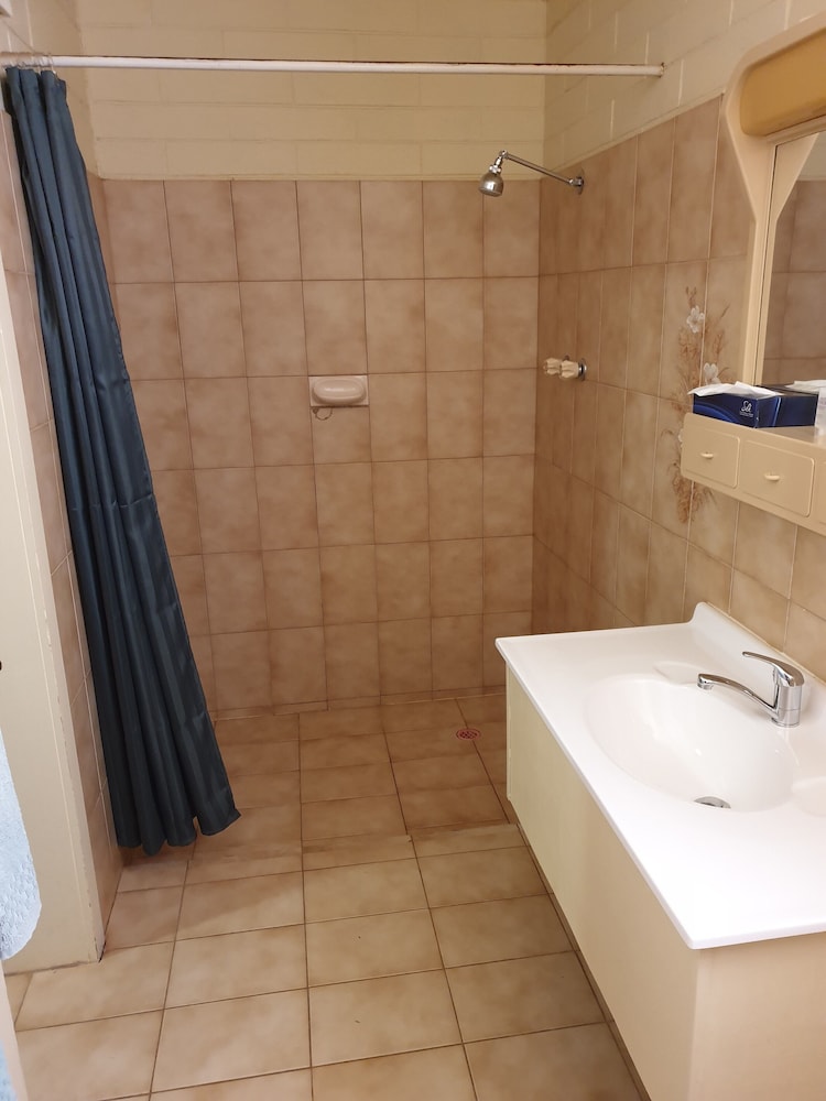 Opal Inn Hotel Motel 65/68