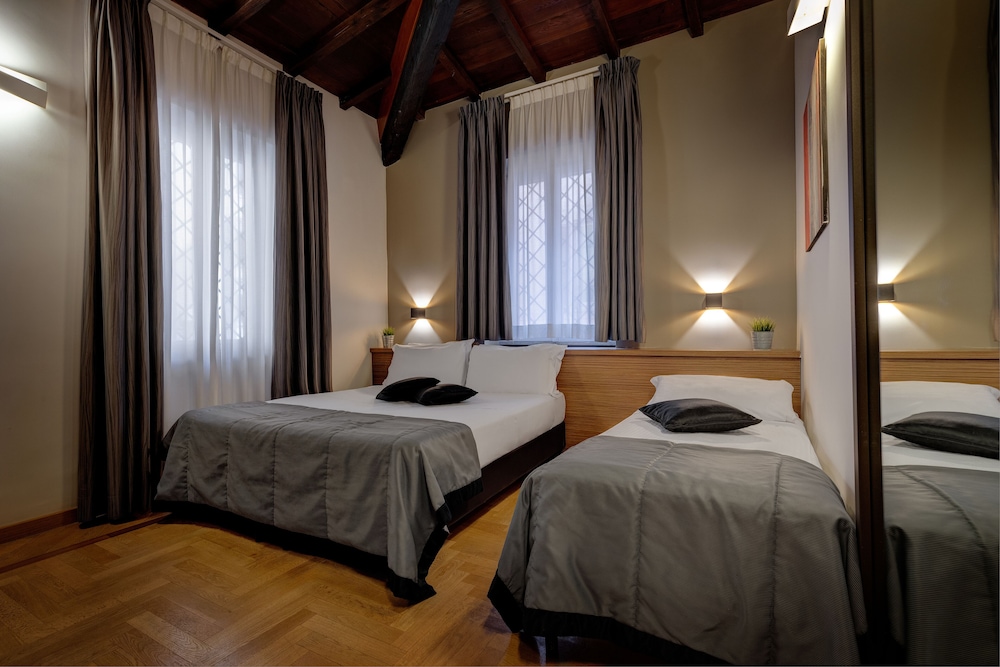 Trevi Hotel 47/79