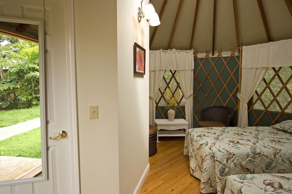 LUXURY, TENT